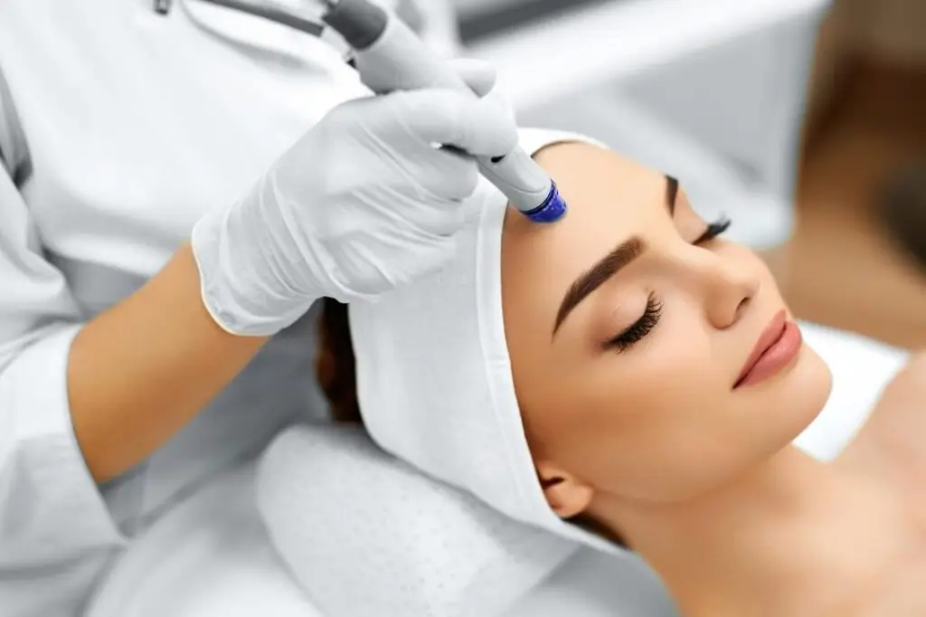 Mikrodermabrazja korundowa - złuszczanie skóry | RosaMed Clinic Warszawa