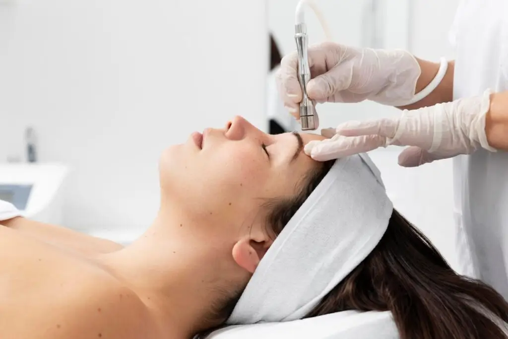 Mikrodermabrazja korundowa - złuszczanie skóry| RosaMed Clinic