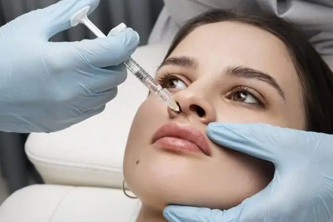 Wybierz zabieg kwasem hialuronowym w RosaMed Clinic Warszawa