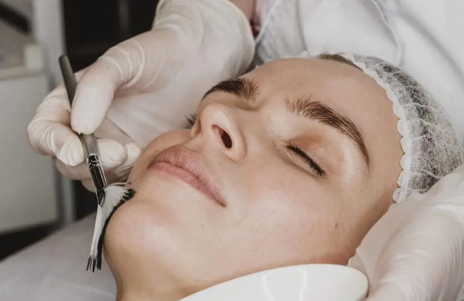Zabieg bankietowy na twarz RosaMed Clinic Warszawa